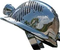 Каска - скульптура абстрактная скульптура из нержавеющей стали на заказ — Абакан  